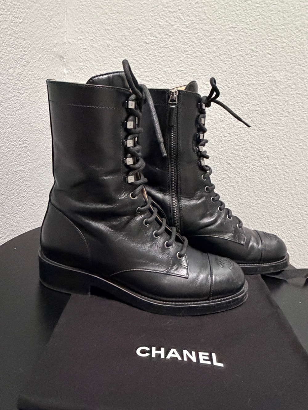 ❤️Authentic CHANEL 2020 Fall/Winter CC Logo Combat Boots